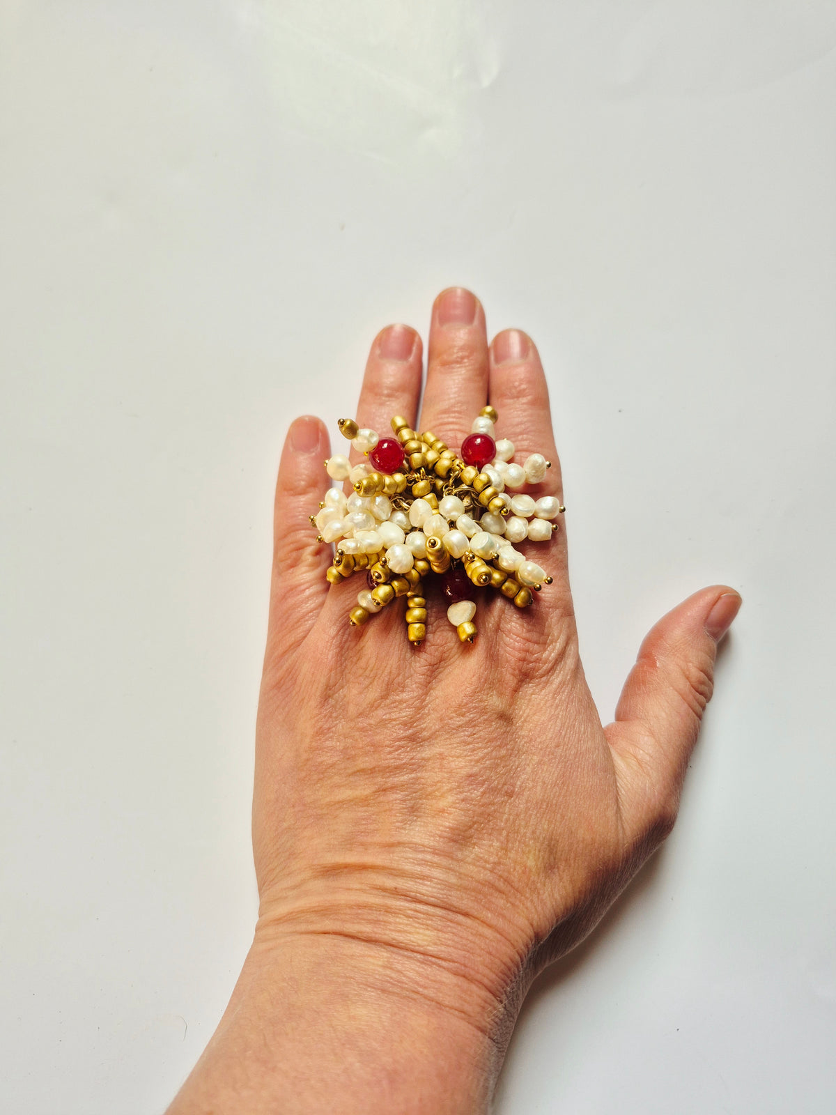 Anillo Maxi Ajustable con Mostacillas y Perlas de Río