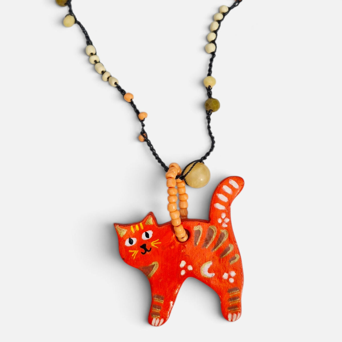 Collar Gato Artesanal | Mostacillas Crochet y Colgante en Arcilla Pintado a Mano