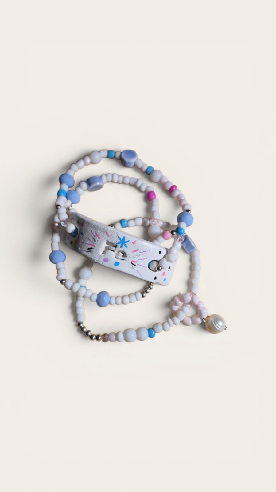 Pulsera Artesanal de la Fe | Cristales y Arcilla Pintada a Mano