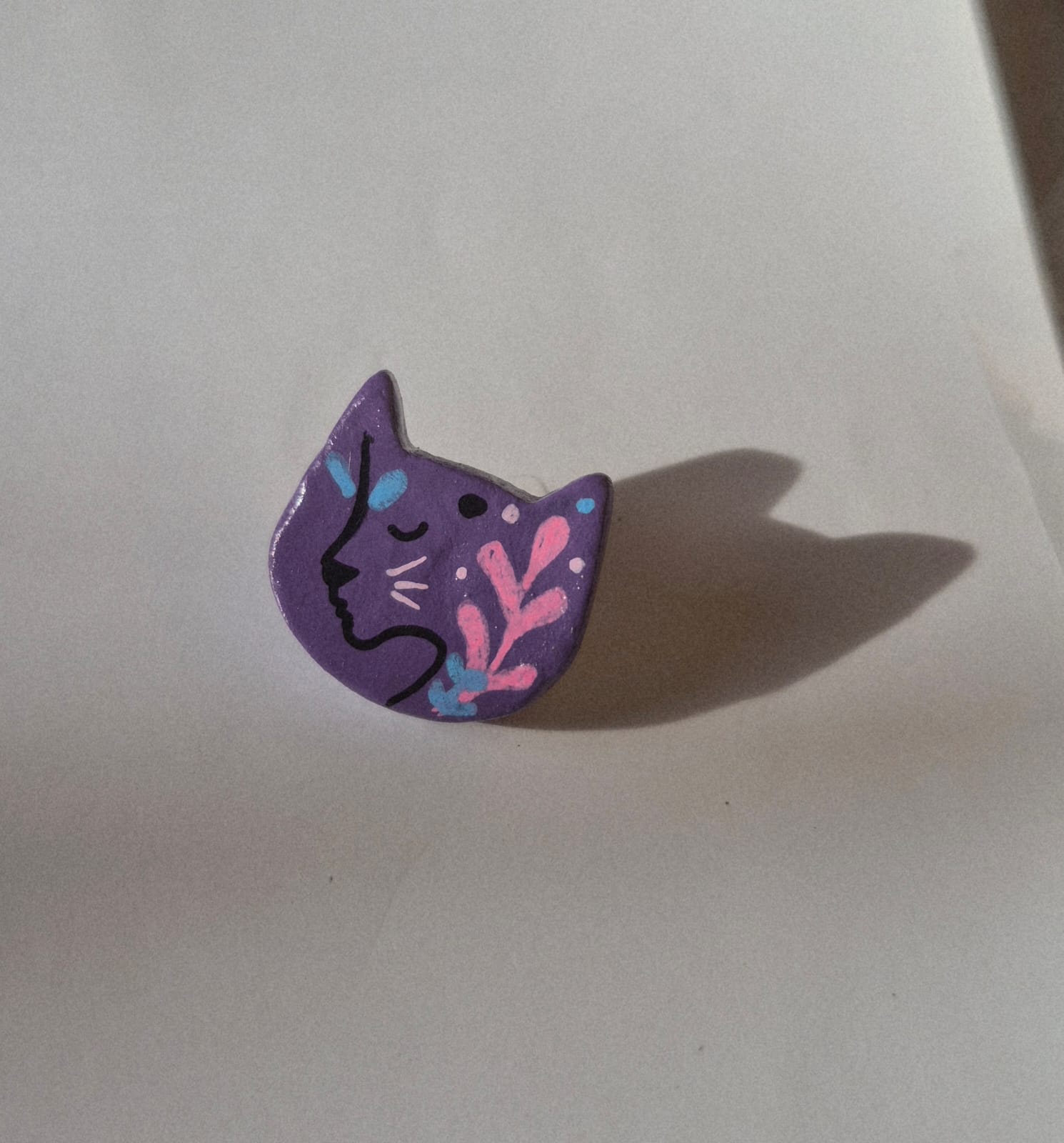 Prendedor de Gato en Arcilla Pintado a Mano | Broche Artístico Artesanal