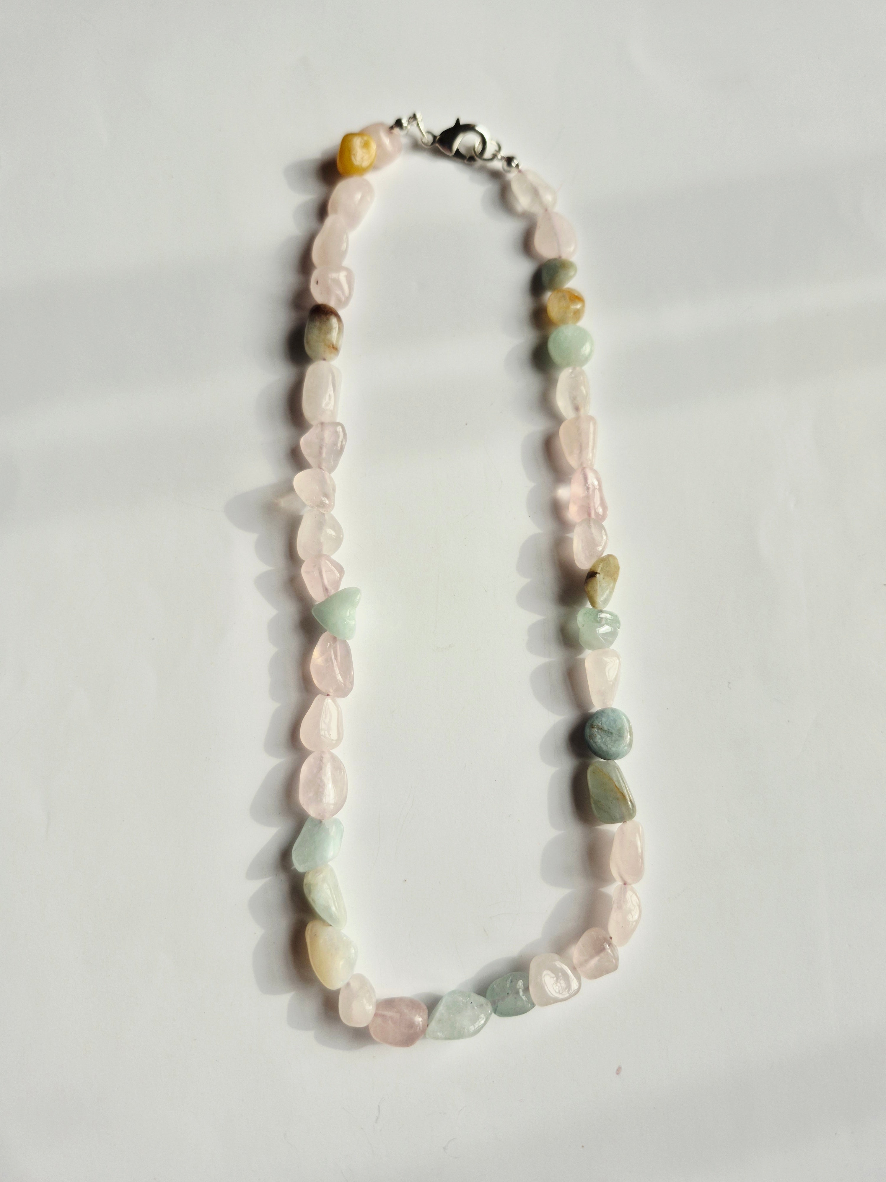 Collar piedras pasteles