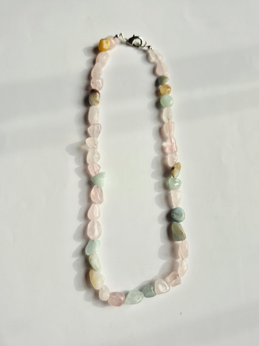Collar piedras pasteles