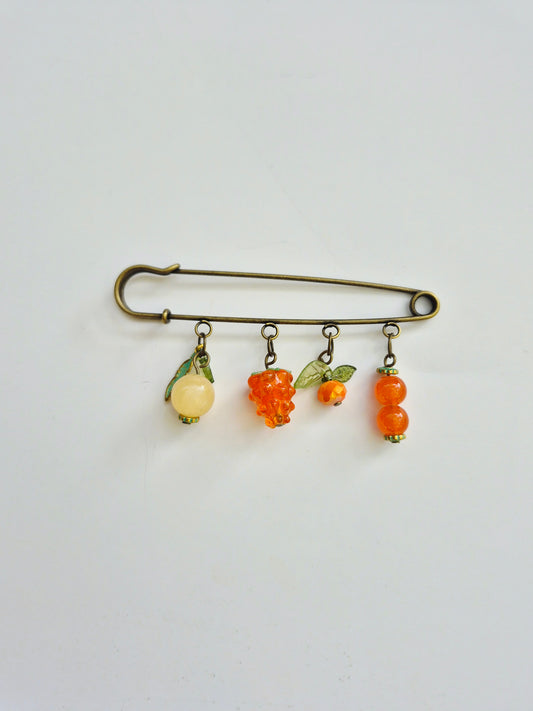 Prendedor Naranja con Perlas de Fantasía