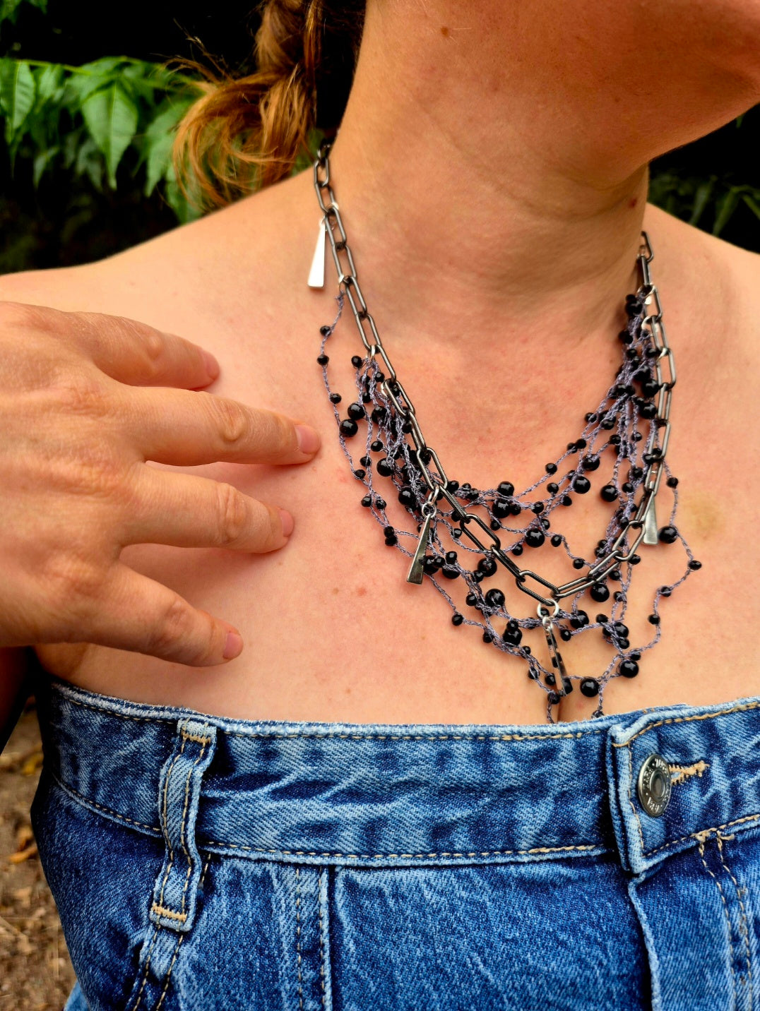 Collar de Crochet Negro con Cristales | Boho Chic Artesanal