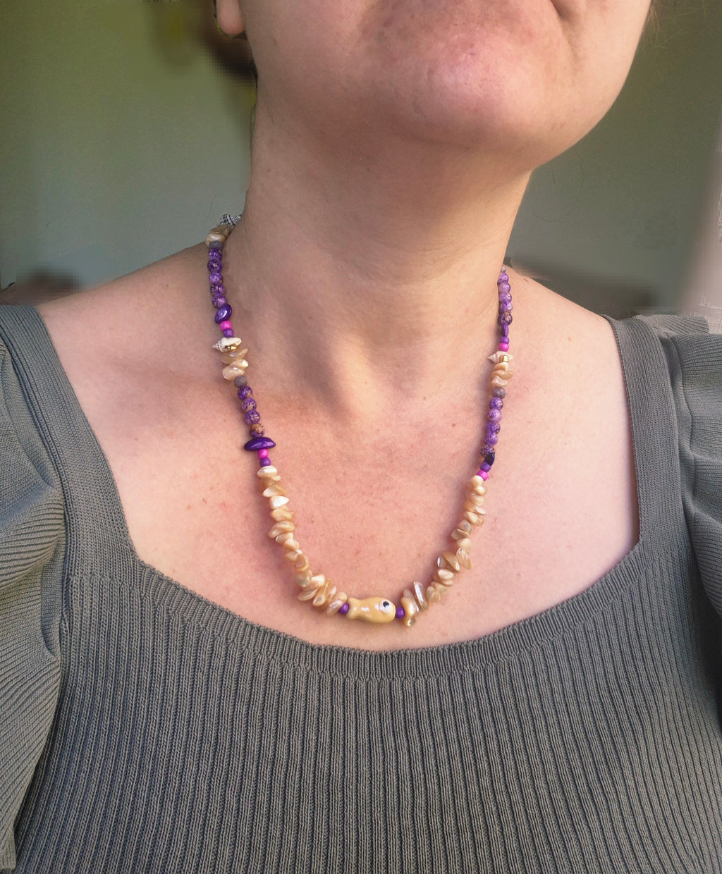 Collar chips y mar