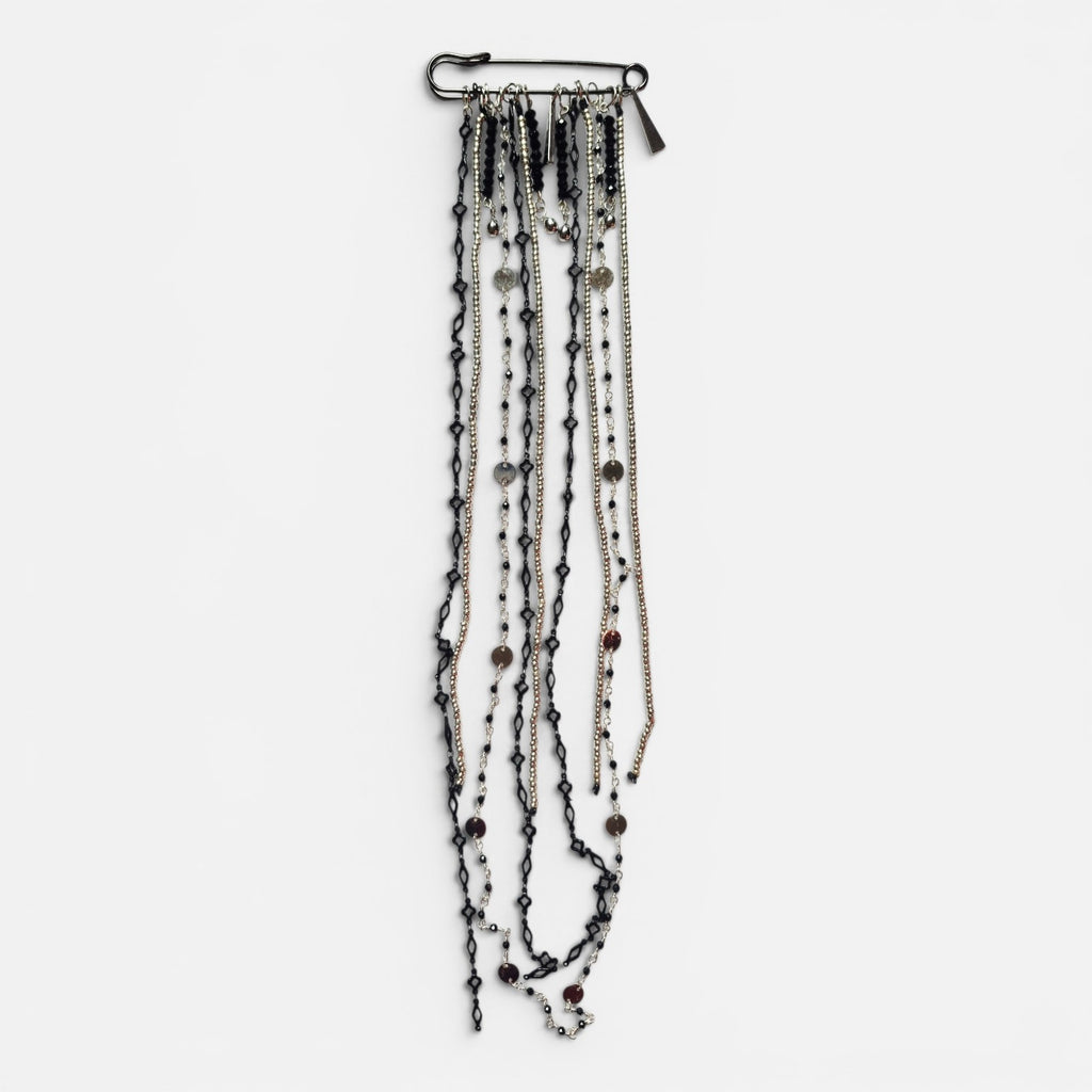 Broche negro plateado