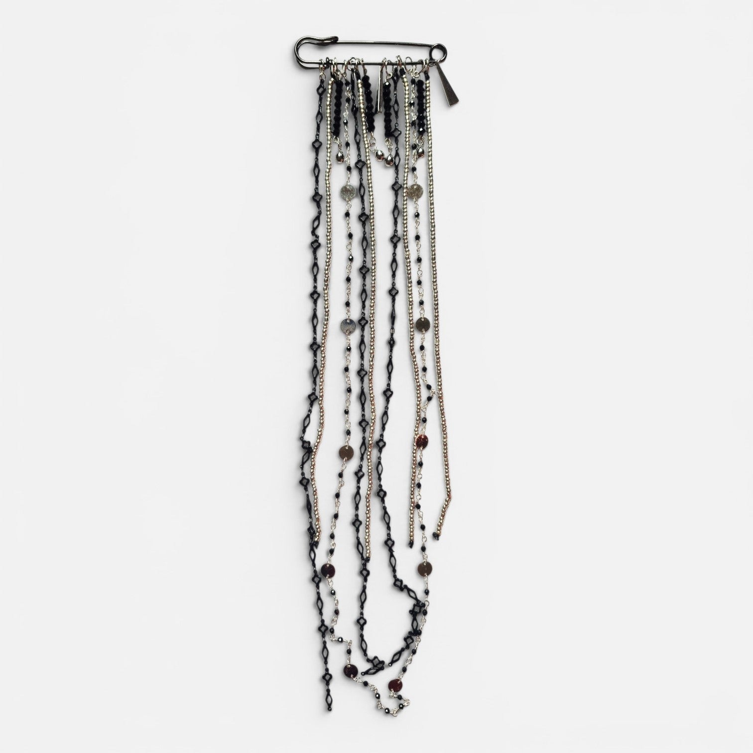 Broche negro plateado