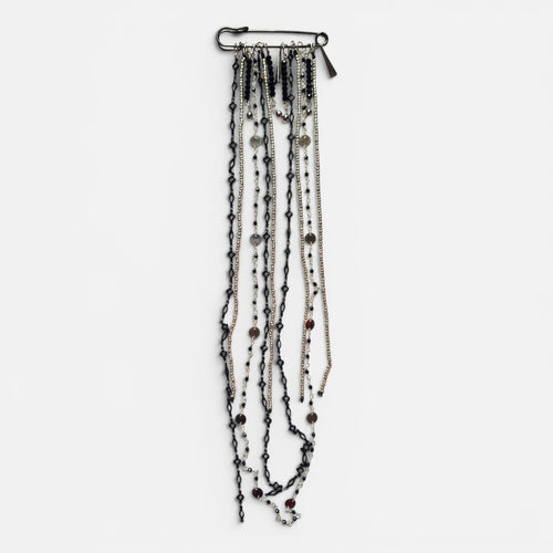 Broche negro plateado