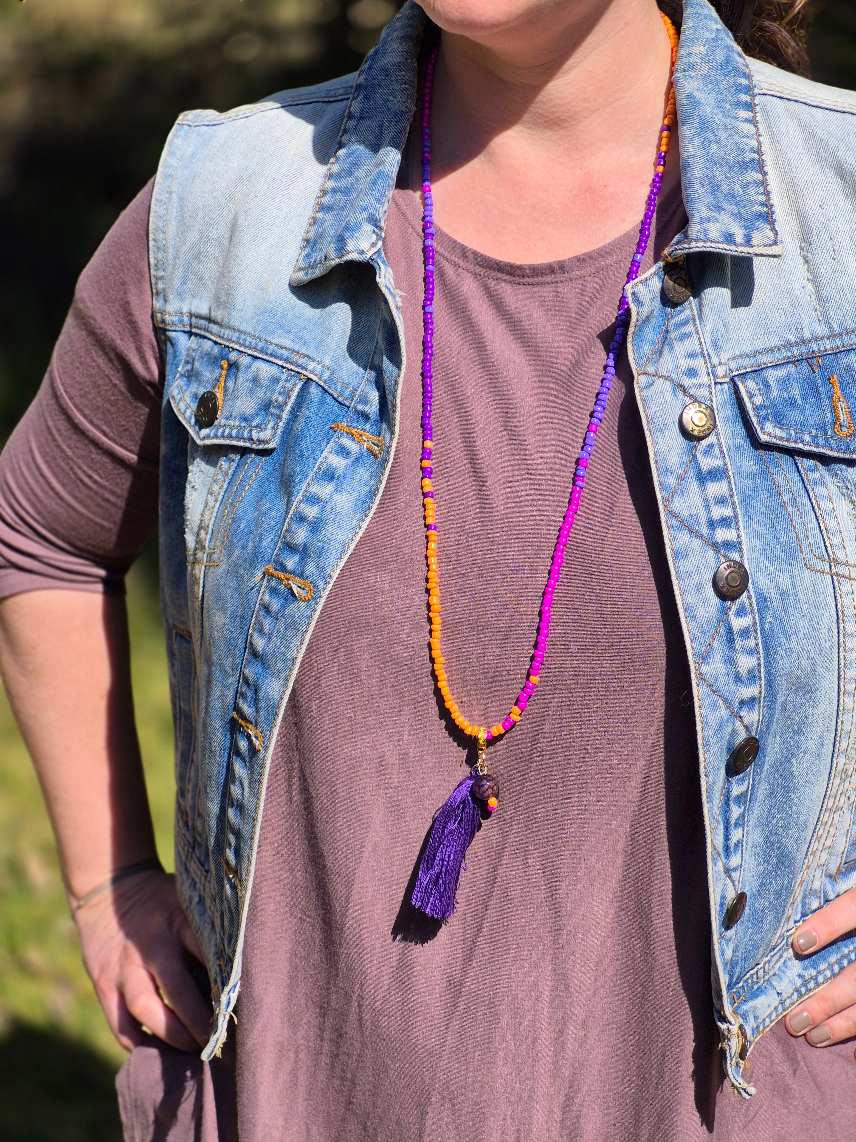 Collar mostacillas y borla