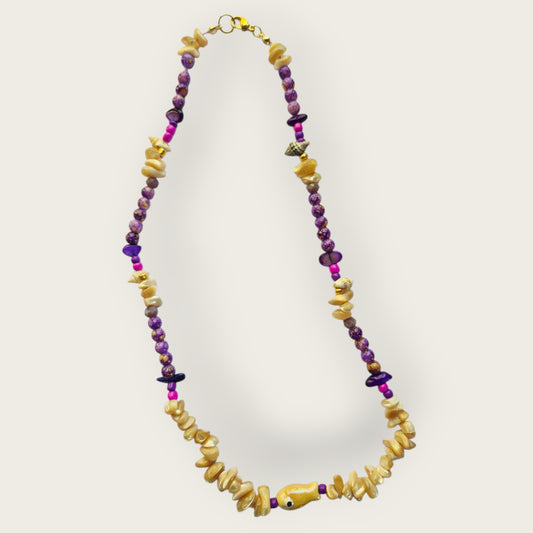 Collar Corto de Chips Morados y Beige