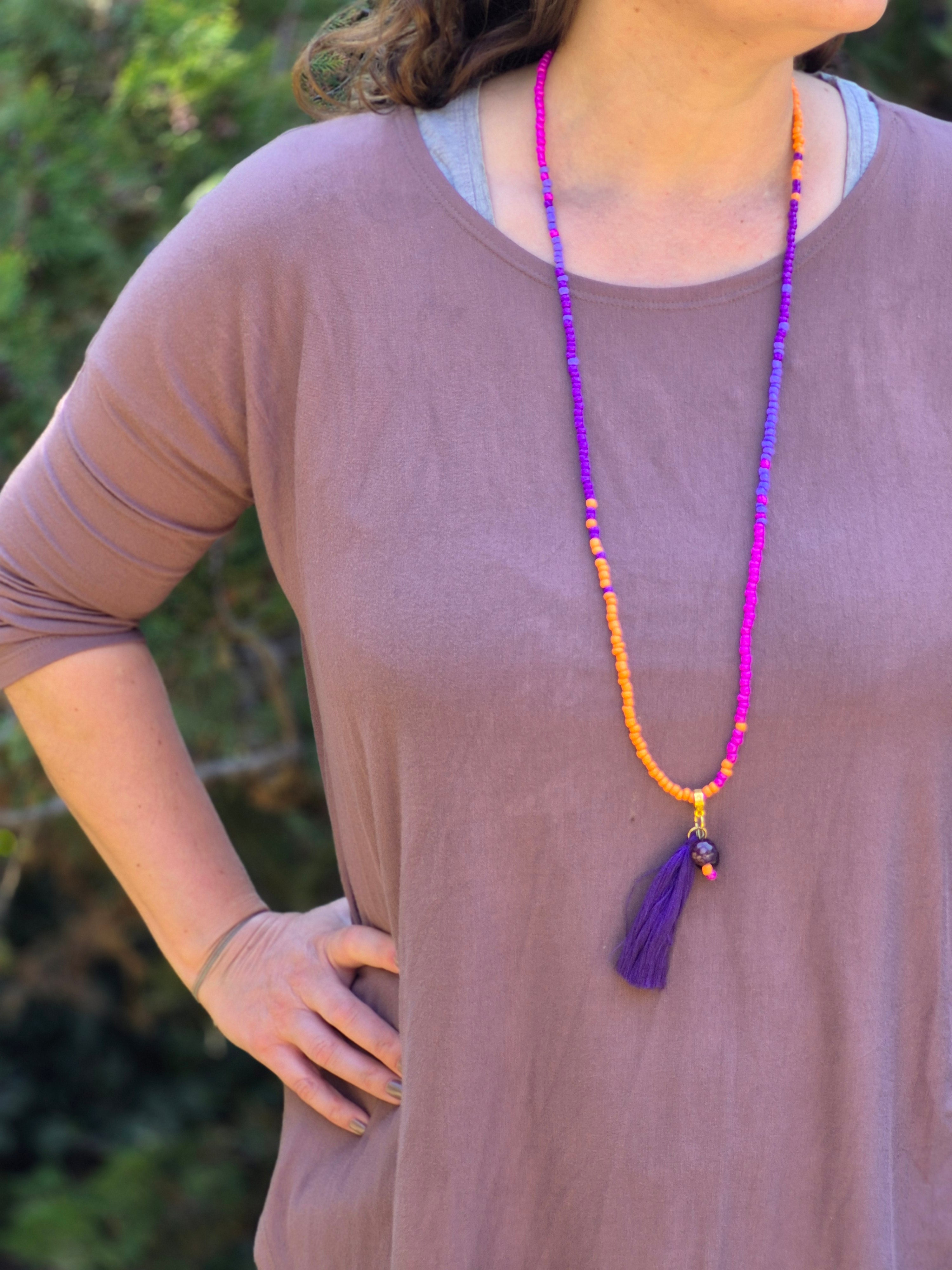 Collar mostacillas y borla