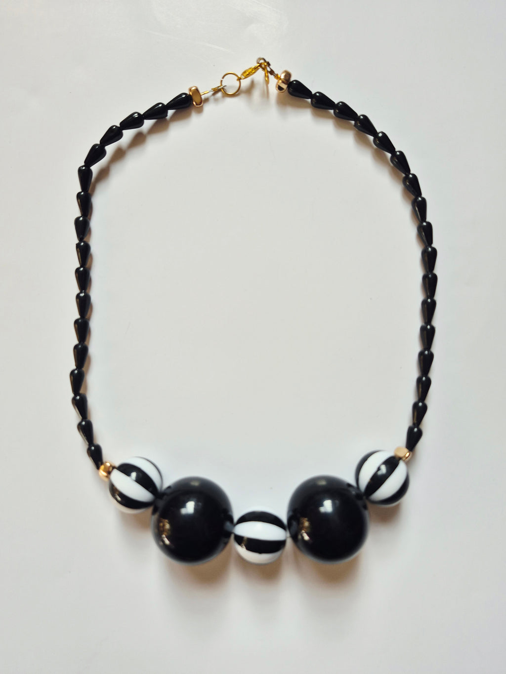 Collar bolas negro