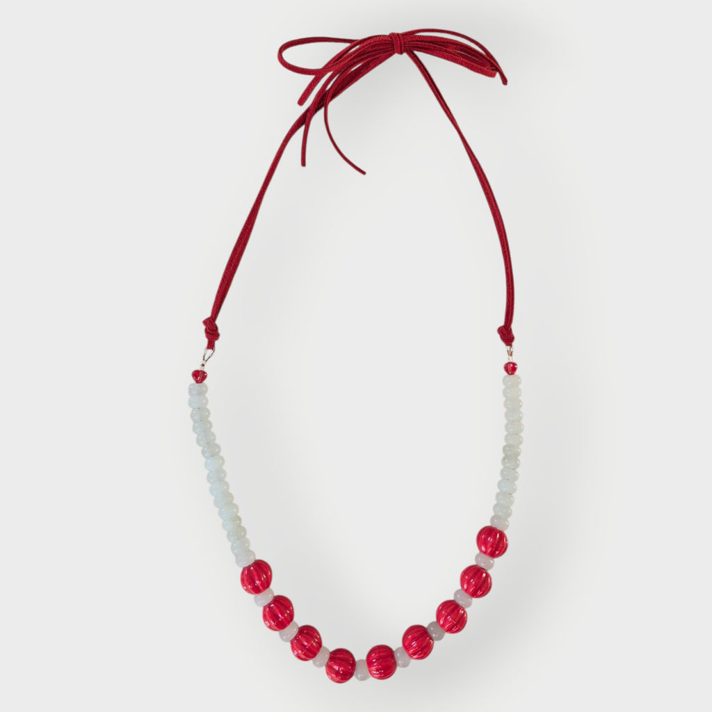 Collar rojo y blanco