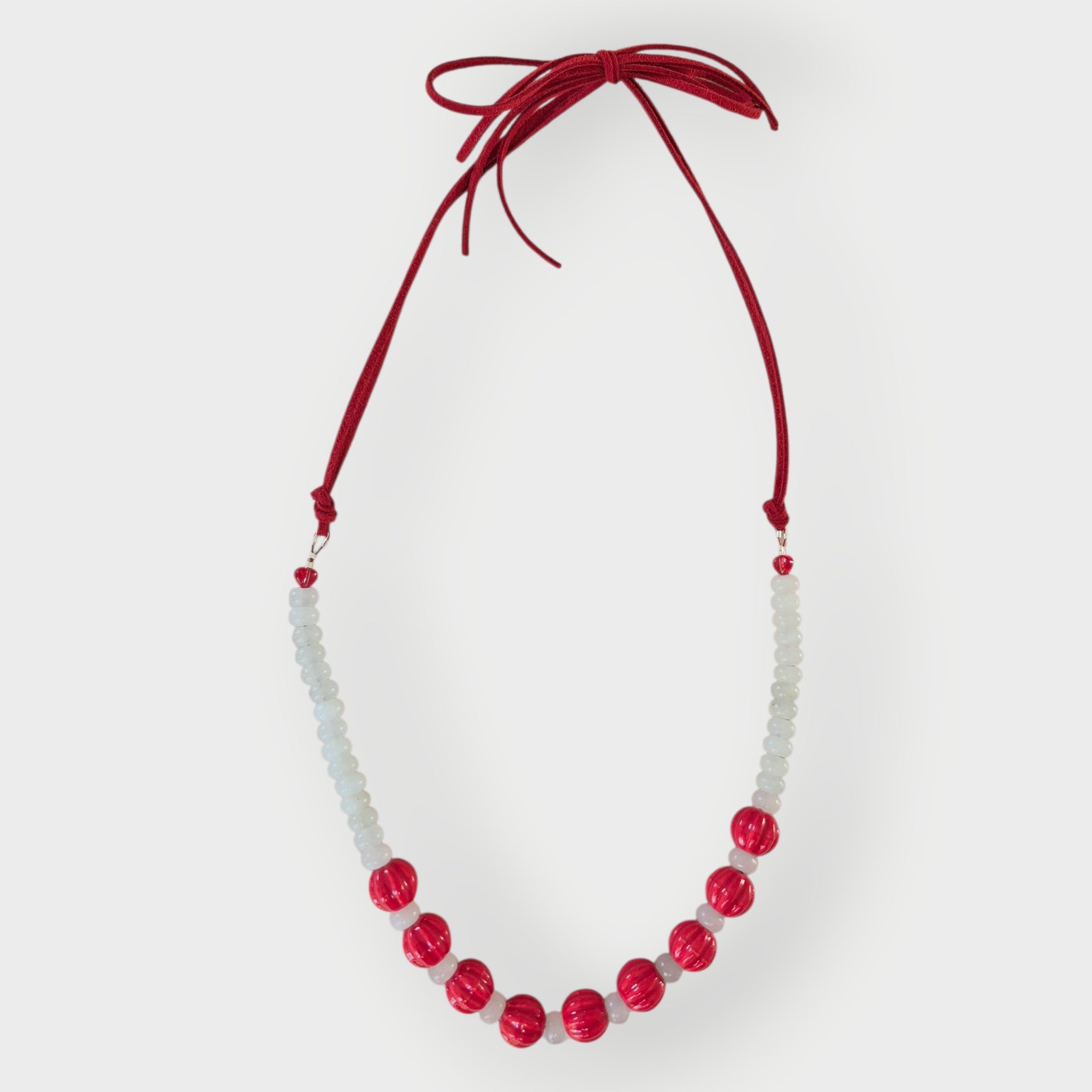 Collar rojo y blanco