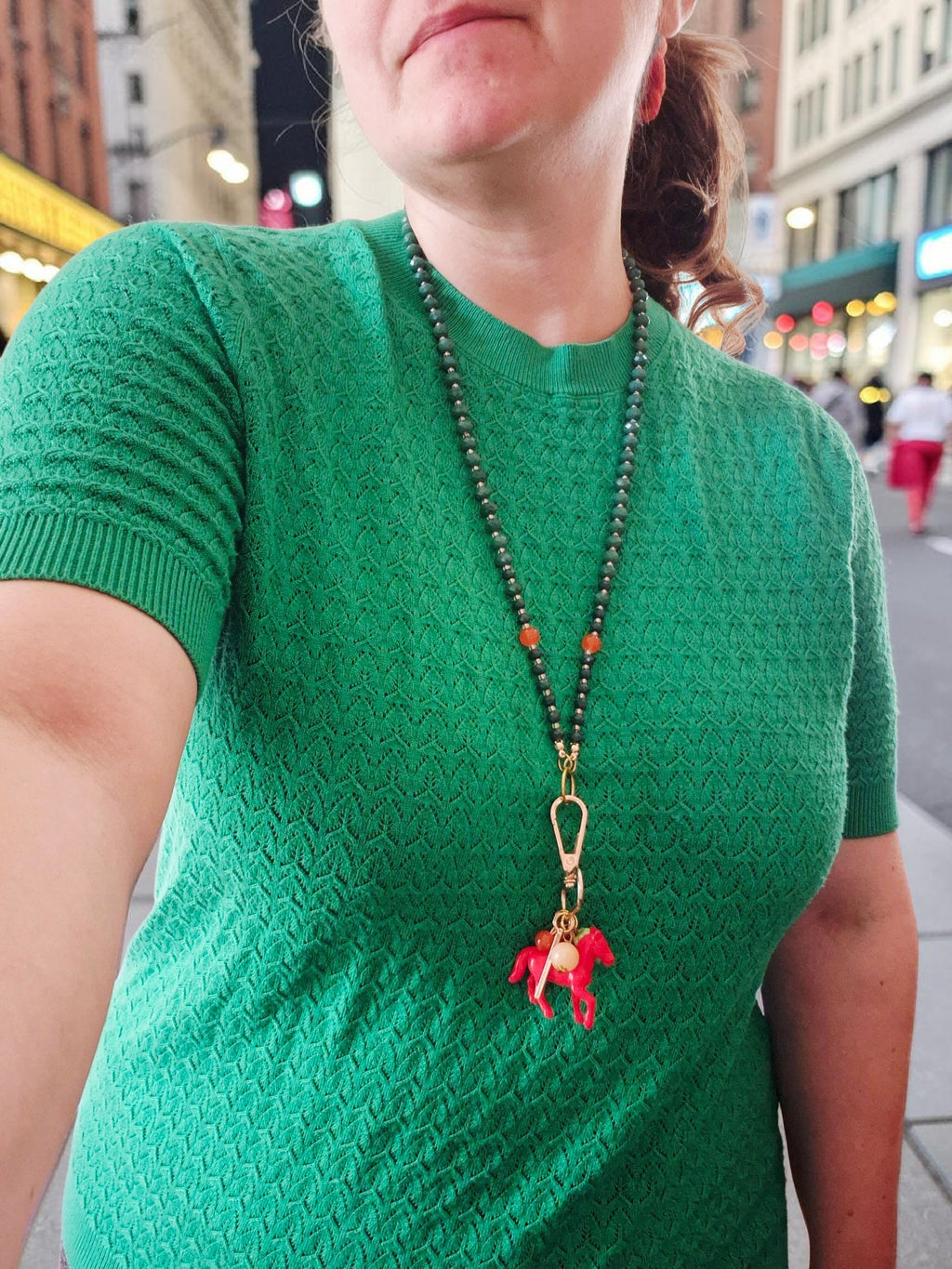Collar caballo rojo
