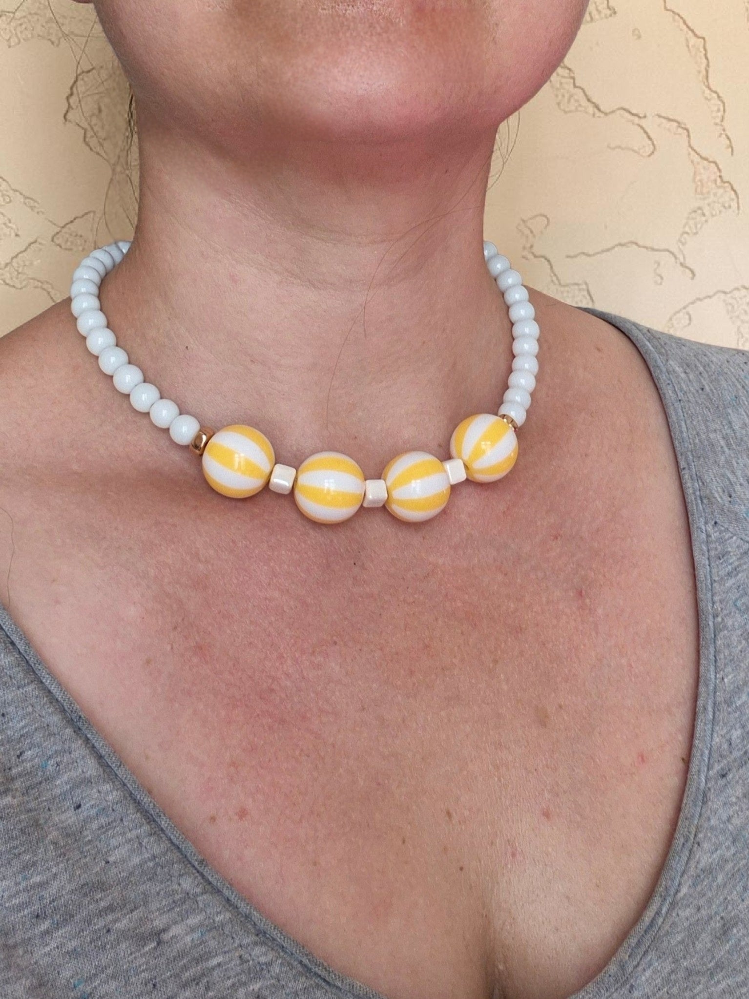 Collar bolas amarillo