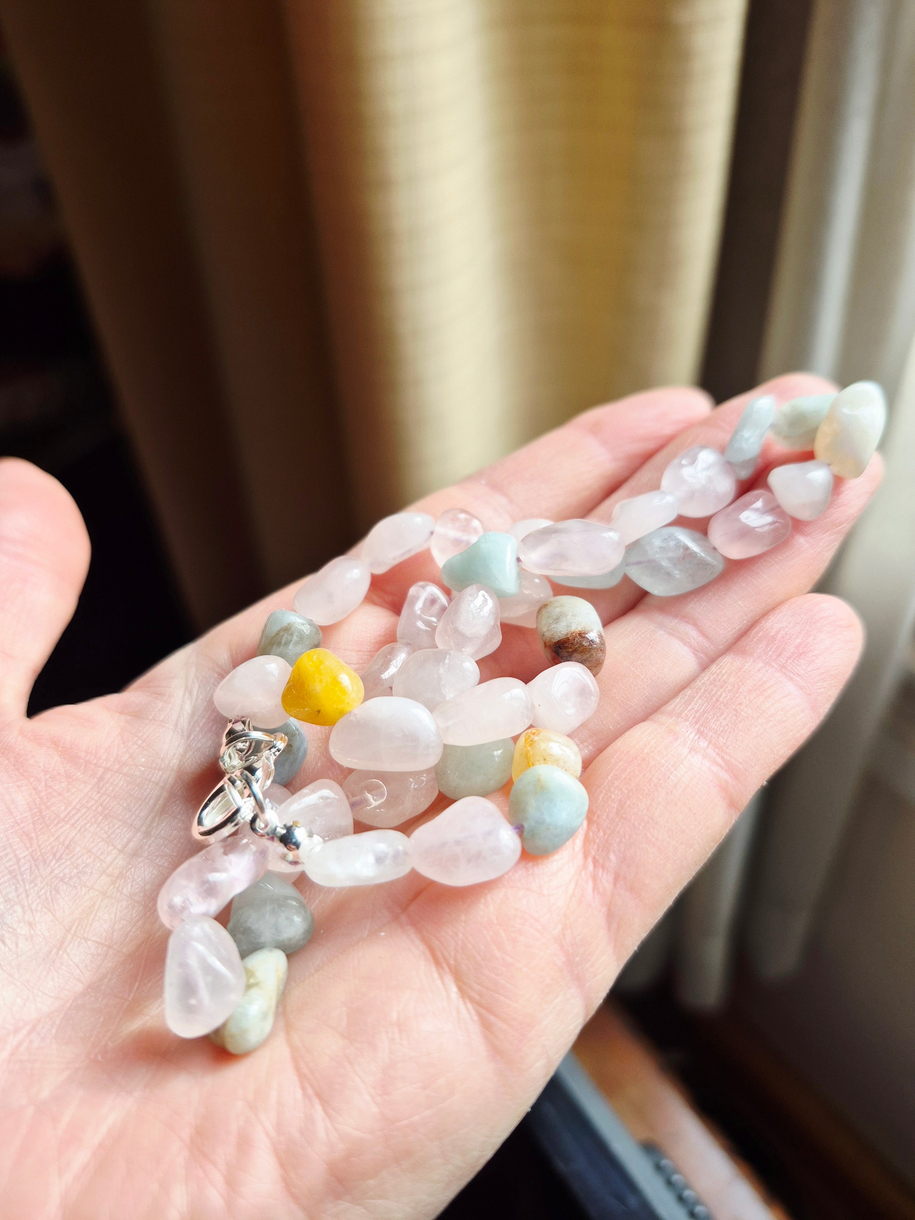 Collar piedras pasteles