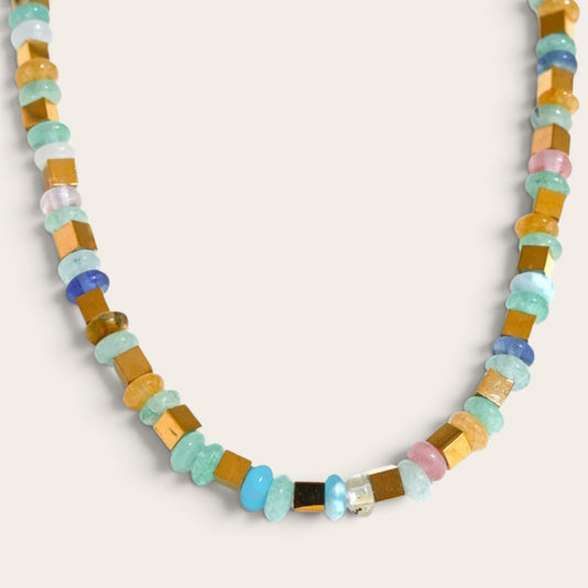 Collar Piedras Naturales Multicolor y Acero Dorado