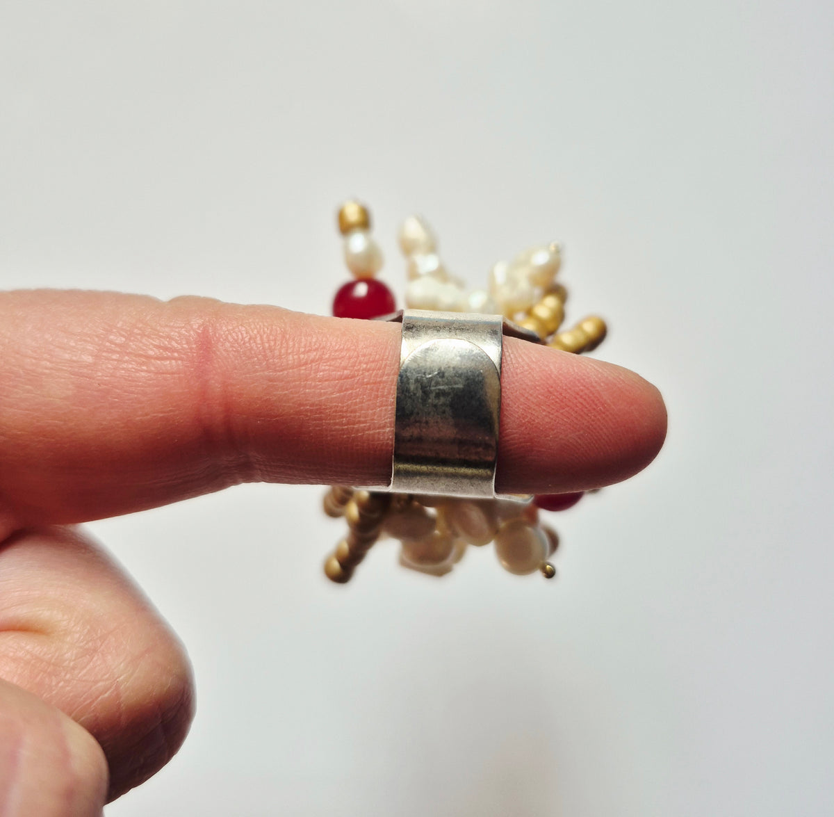 Anillo Maxi Ajustable con Mostacillas y Perlas de Río