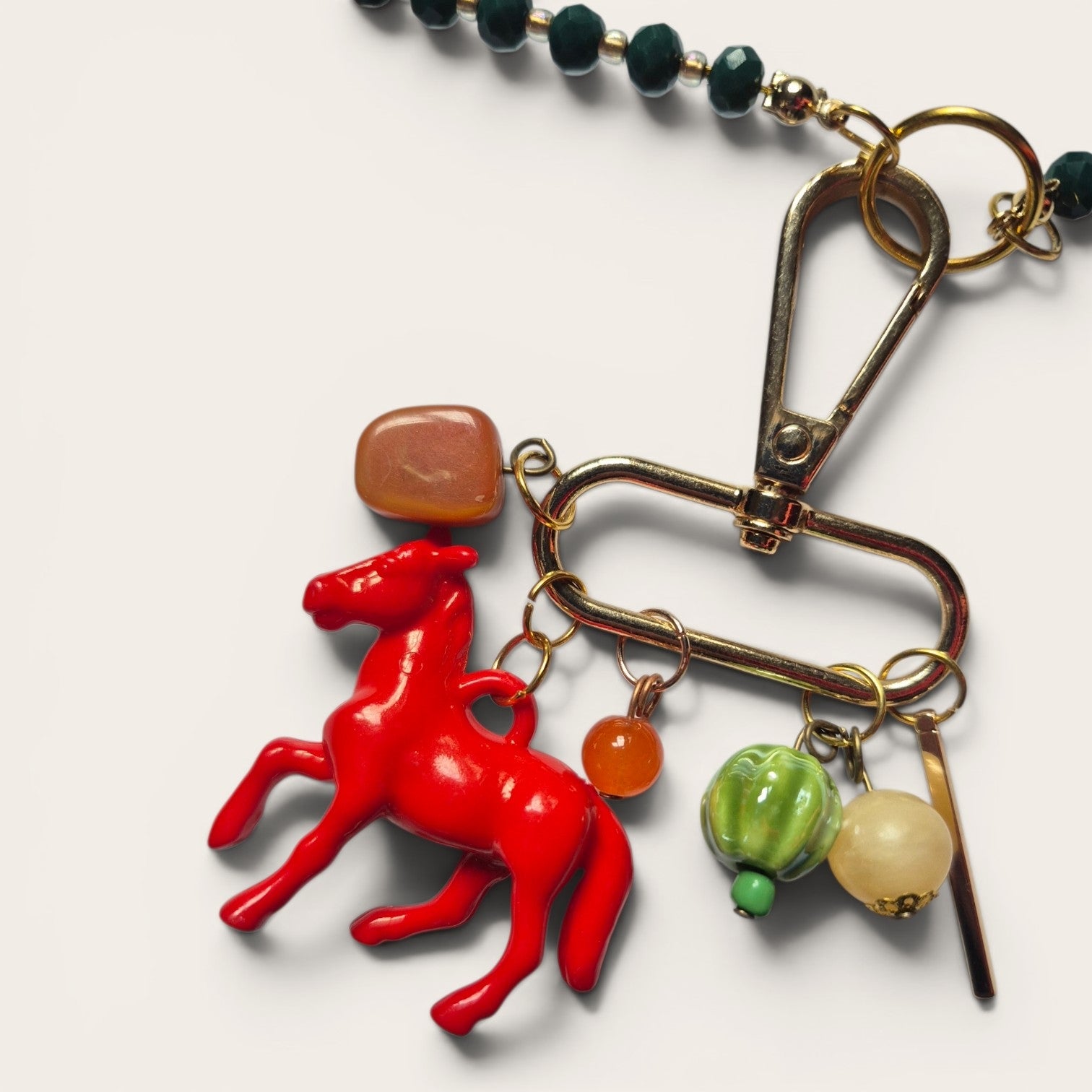 Collar caballo rojo