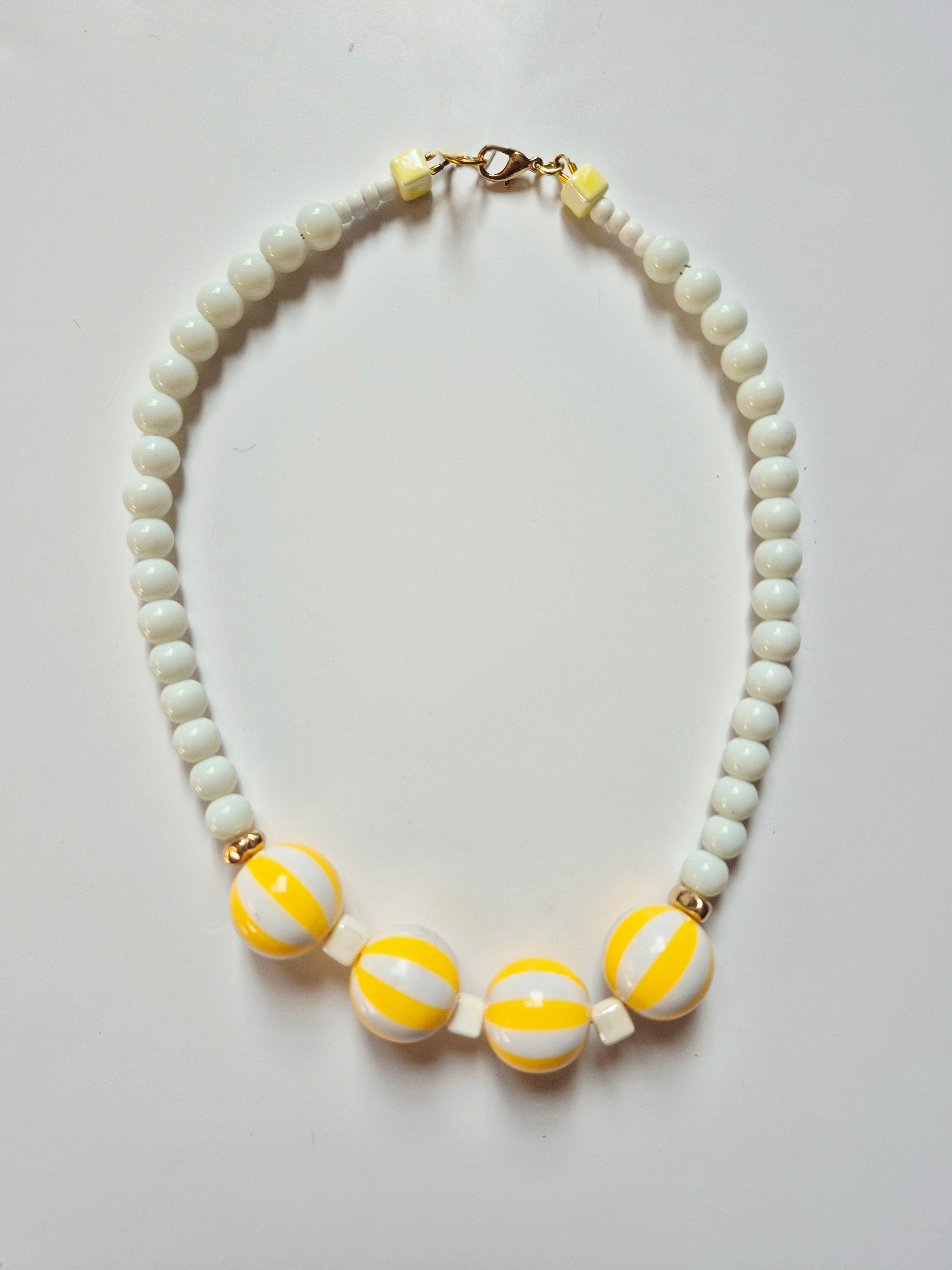 Collar bolas amarillo