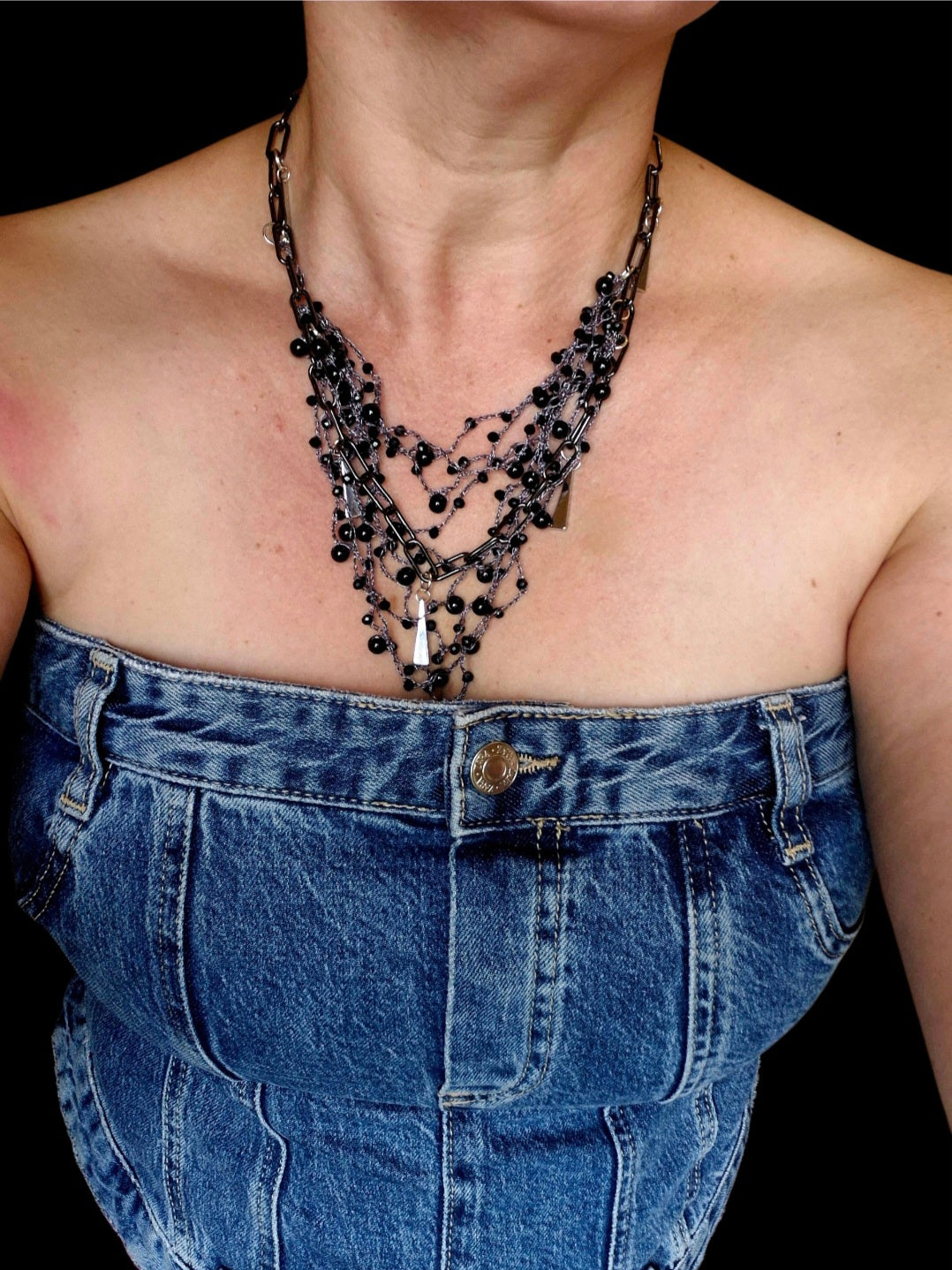 Collar de Crochet Negro con Cristales | Boho Chic Artesanal