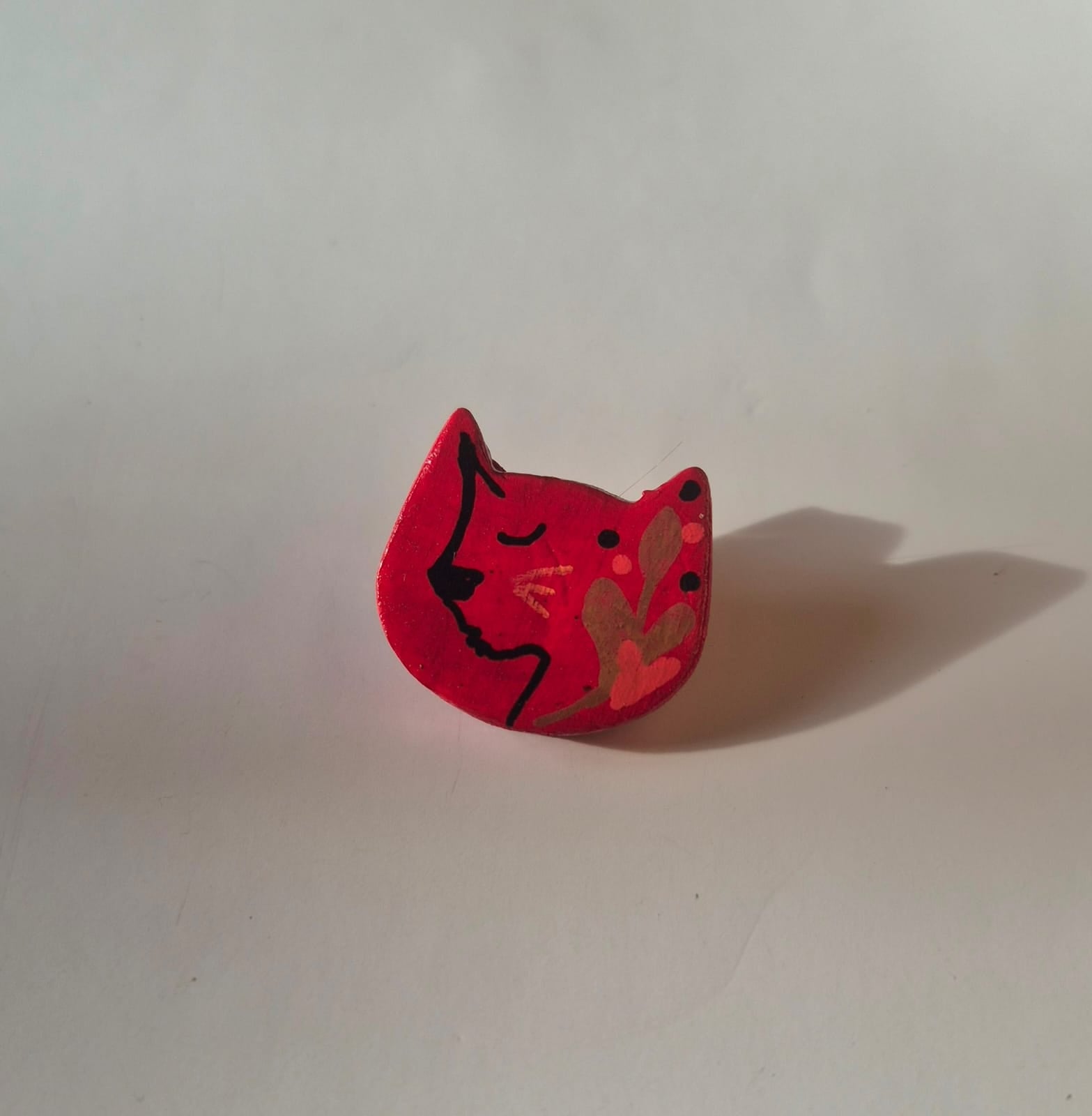 Prendedor de Gato en Arcilla Pintado a Mano | Broche Artístico Artesanal