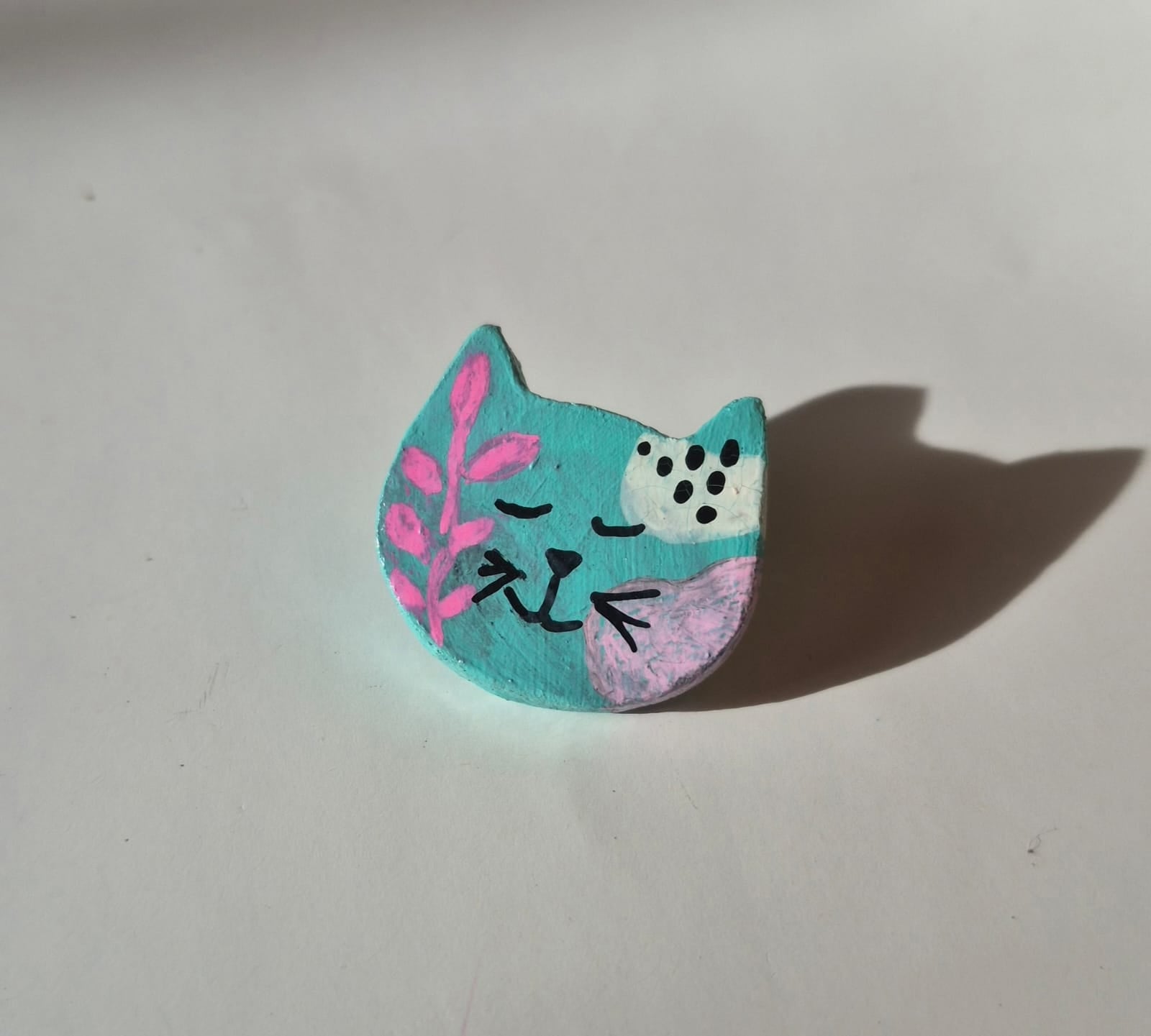 Prendedor de Gato en Arcilla Pintado a Mano | Broche Artístico Artesanal
